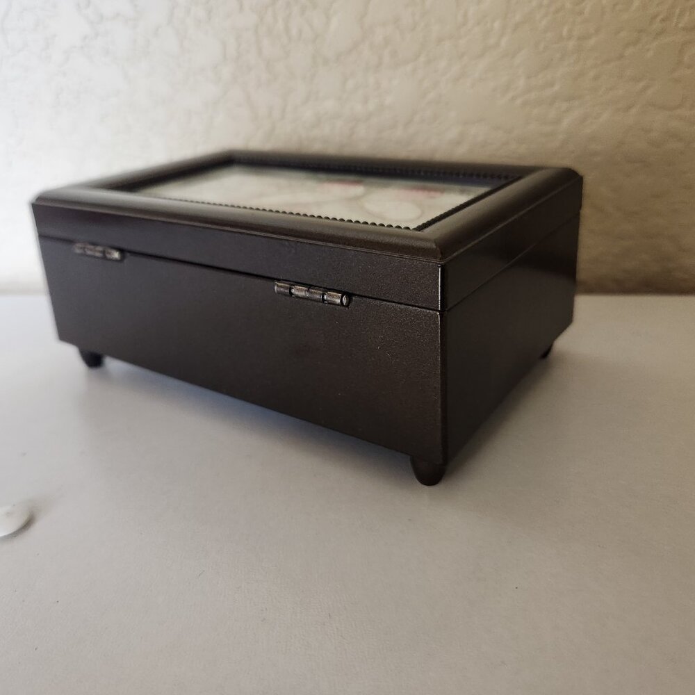Carson "Friends" Musical Jewelry Box - Picture 4 of 7